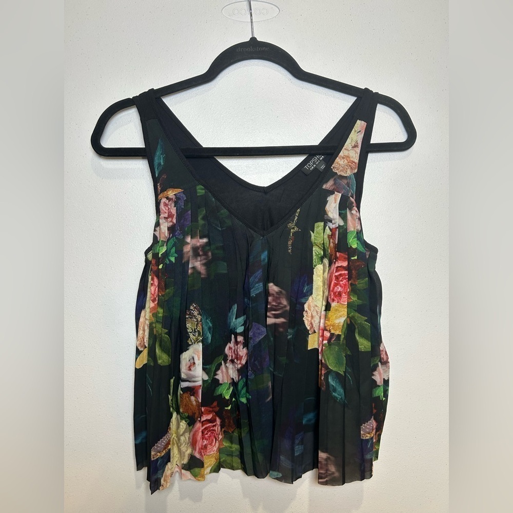 Topshop Black Floral Pleated Tank Top. Layering. Cropped. Artsy.